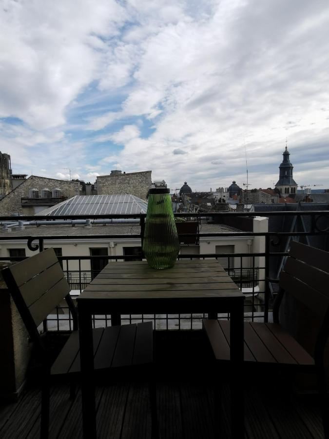 Suite de l'Etape - Vue cathédrale Reims Esterno foto
